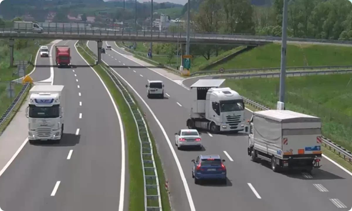 Snimka iz članka: Vozač šlepera izveo okret smrti na hrvatskoj autocesti, snimka je zastrašujuća