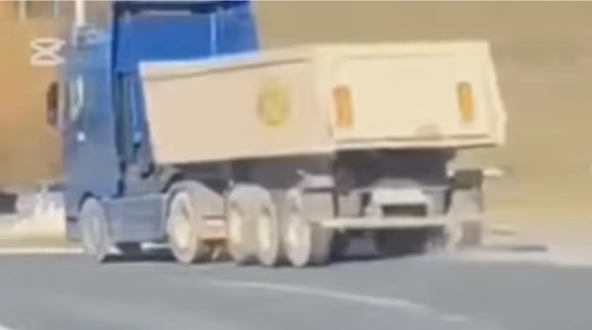 Snimka iz članka: VIDEO Kamionom vrludao po cesti u Zagorju, zamalo udario dijete na biciklu